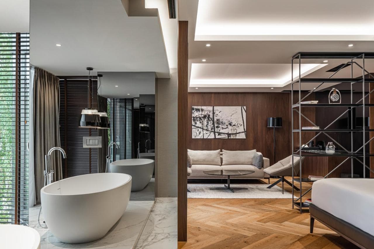 Suite with Hot Tub